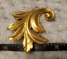 Load image into Gallery viewer, Vintage MMA Metropolitan Museum of Art 24K gold plated Acanthus Leaf brooch / pendant
