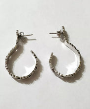 Load image into Gallery viewer, Vintage Avon 1979 silvertone “Laurel Leaf” earrings