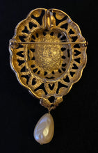 Load image into Gallery viewer, Vintage Avon ornate gold oval brooch / pendant w faux pearl cabochon and teardrop pearl dangle