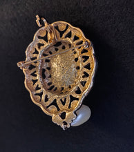Load image into Gallery viewer, Vintage Avon ornate gold oval brooch / pendant w faux pearl cabochon and teardrop pearl dangle