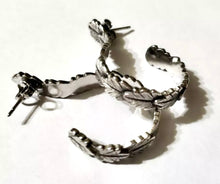 Load image into Gallery viewer, Vintage Avon 1979 silvertone “Laurel Leaf” earrings