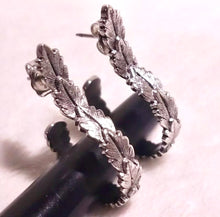 Load image into Gallery viewer, Vintage Avon 1979 silvertone “Laurel Leaf” earrings