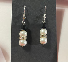 Load image into Gallery viewer, Holiday Snowman shell pearl & crystal earrings