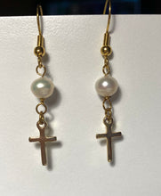 Load image into Gallery viewer, Small goldtone cross earrings with freshwater pearl
