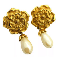 Load image into Gallery viewer, Vintage Avon Summerset Tudor Rose gripoix gold and faux pearl pierced earrings
