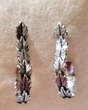 Load image into Gallery viewer, Vintage Avon 1979 silvertone “Laurel Leaf” earrings
