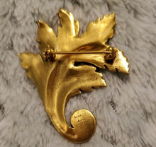 Load image into Gallery viewer, Vintage MMA Metropolitan Museum of Art 24K gold plated Acanthus Leaf brooch / pendant
