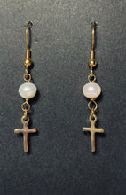 Load image into Gallery viewer, Small goldtone cross earrings with freshwater pearl
