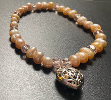 Load image into Gallery viewer, Pink freshwater pearl and crystal heart bracelet
