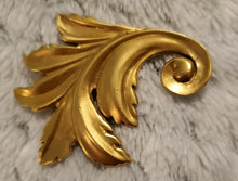 Load image into Gallery viewer, Vintage MMA Metropolitan Museum of Art 24K gold plated Acanthus Leaf brooch / pendant

